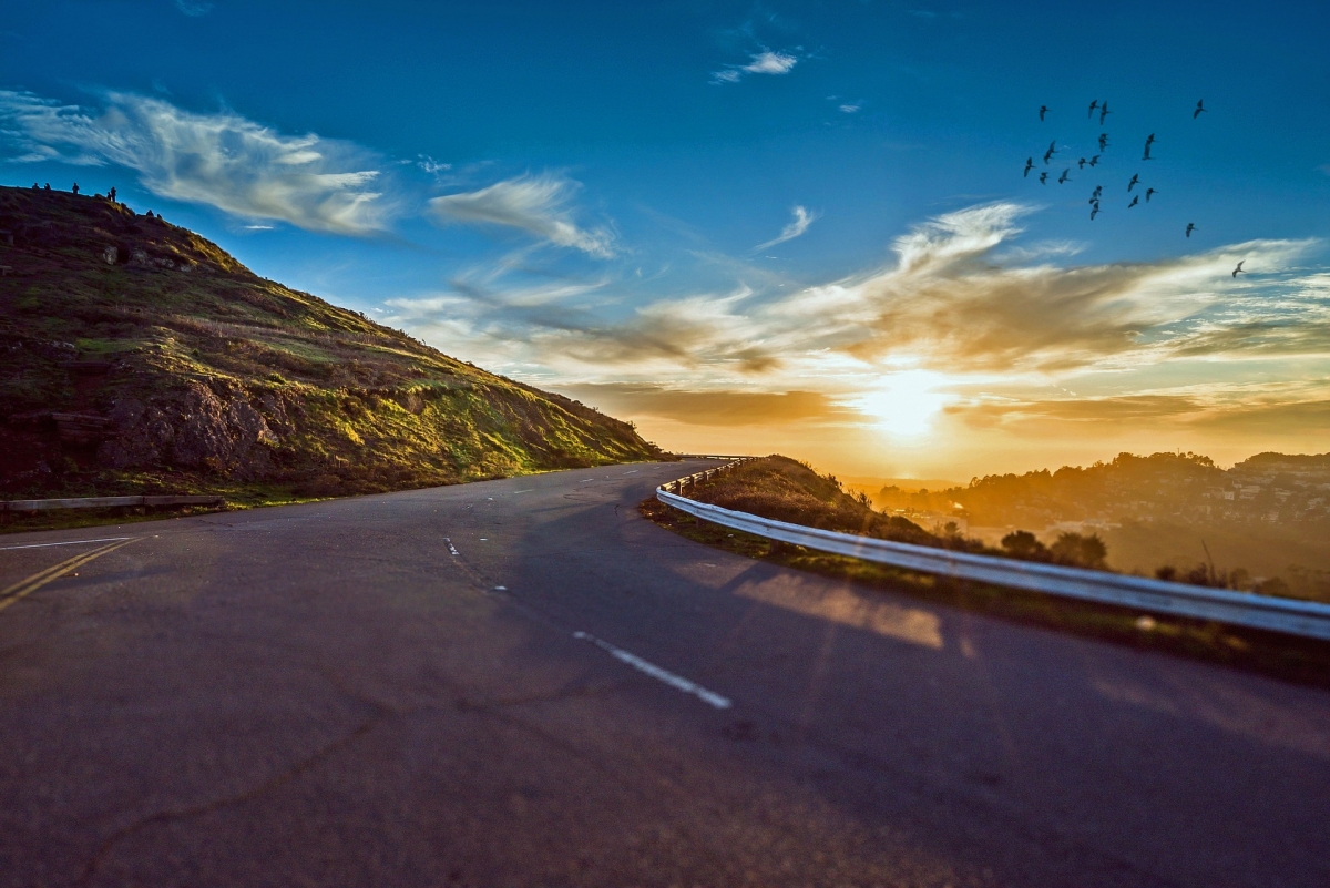 winding-road-1556177_1920